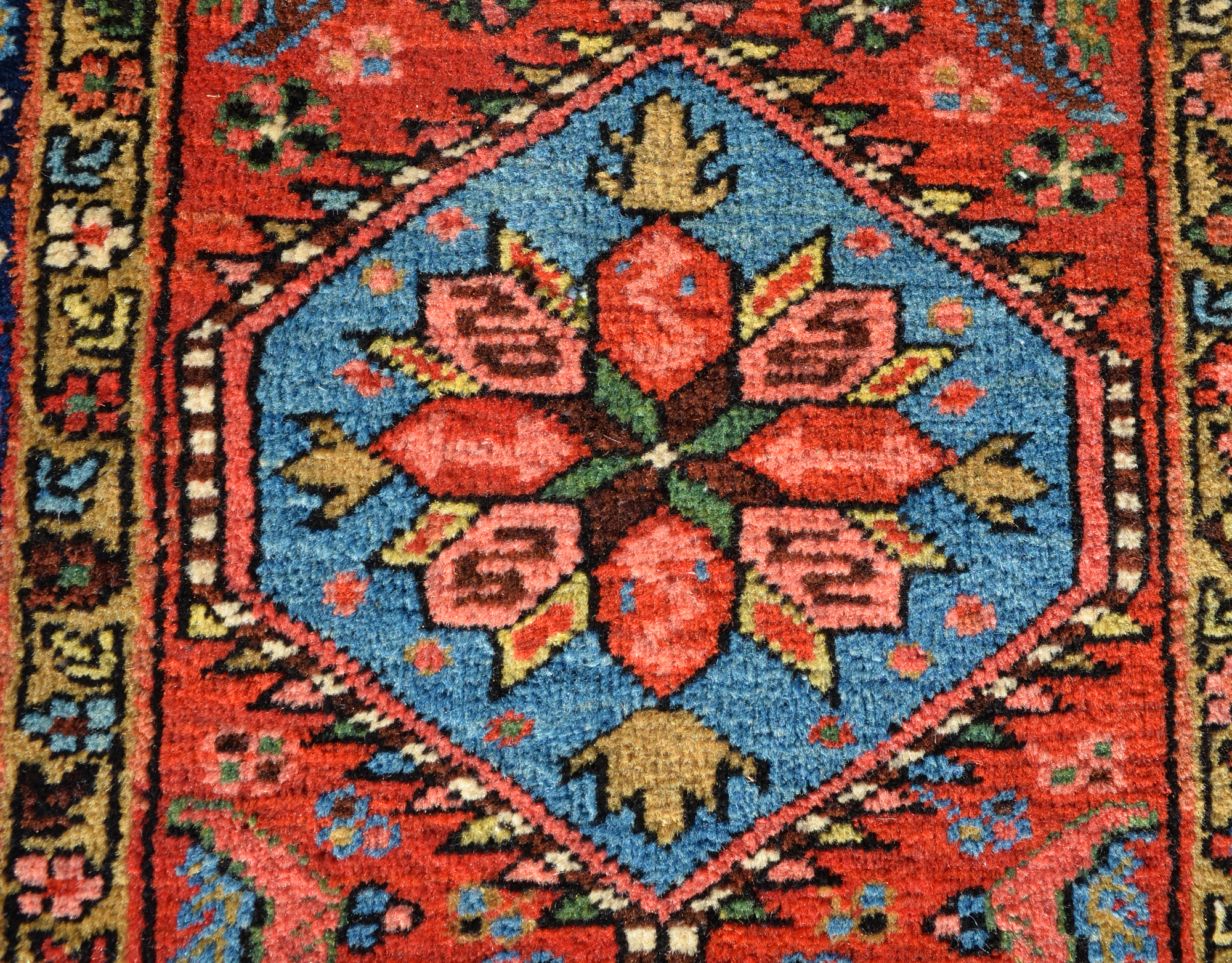 Serapi detail photo